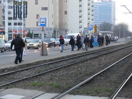 jezdnie grupują przystanki poszczególnych linii