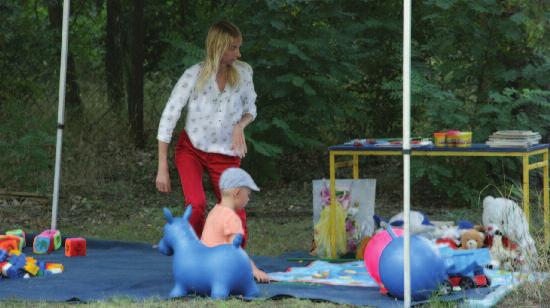 Podczas warsztatów przeczytamy jedną z książeczek i m.in. będziemy robić łódki z papieru wyjaśnia Zofia Gajewska prezes Fundacji CEAS.