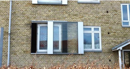 Rys. 59 Dodatkowa, ruchoma elewacja szklana zamontowana przed oknem pomieszczenia mieszkalnego, pozostawiając możliwość otwarcia okna (źródło: CEDR Call 2012: Noise; ON-AIR Optimised Noise Assessment