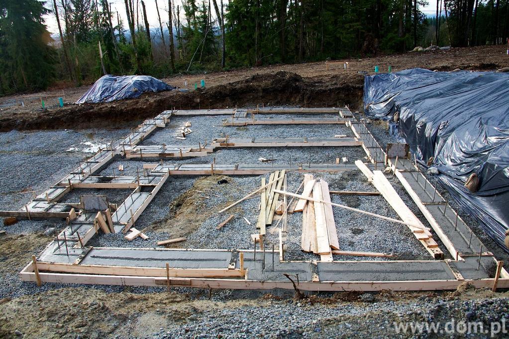 Przygotowanie działki, czyli o czym należy pamiętać przed rozpoczęciem budowy domu? Prace ziemne, mające na celu uporządkowanie działki, rozpoczynają proces budowlany.