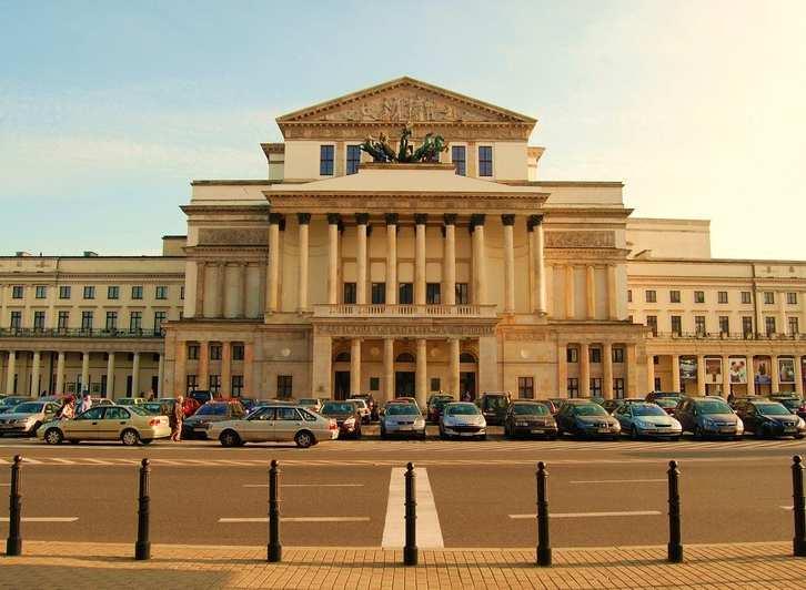 Ujęcie współczesne Teatru Wielkiego w Warszawie źródło: