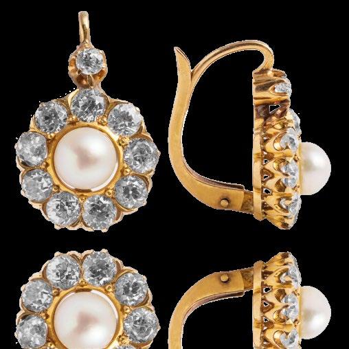 750 cena wywoławcza: 3 600 PLN Karmazycja z centralnie oprawionymi perłami oraz dodającymi im blasku diamentami.