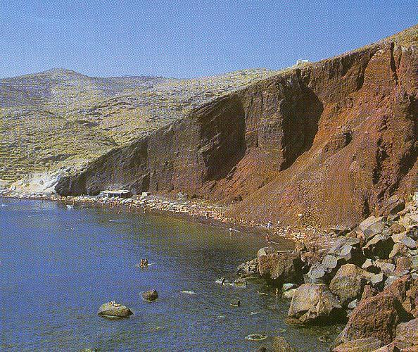 Akrotiri Osiedle w południowo zachodniej części wyspy w odległości około 12 km od Firy, w najodleglejszej części wyspy. W wyniku badań archeologicznych odkryto osadę znaną pod nazwą miasto Akrotiri.