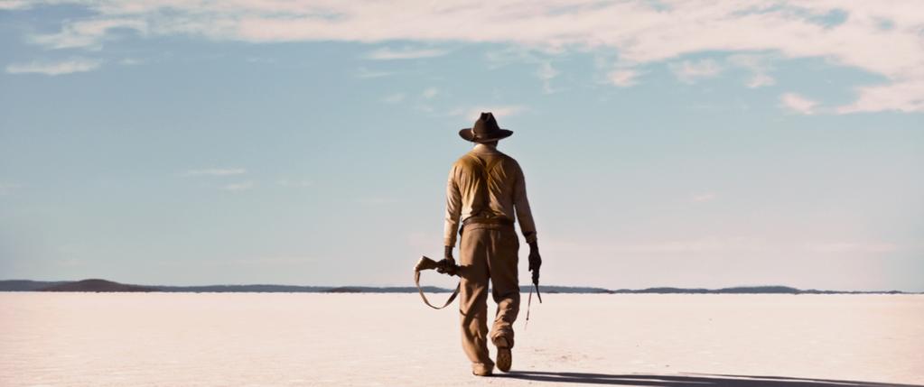 Prasa o filmie: Już sekwencja otwierająca Sweet Country Warwicka Thorntona zapowiada, że najnowsze dzieło uznanego australijskiego filmowca nie będzie słodkim doświadczeniem i kolejne sceny tylko to