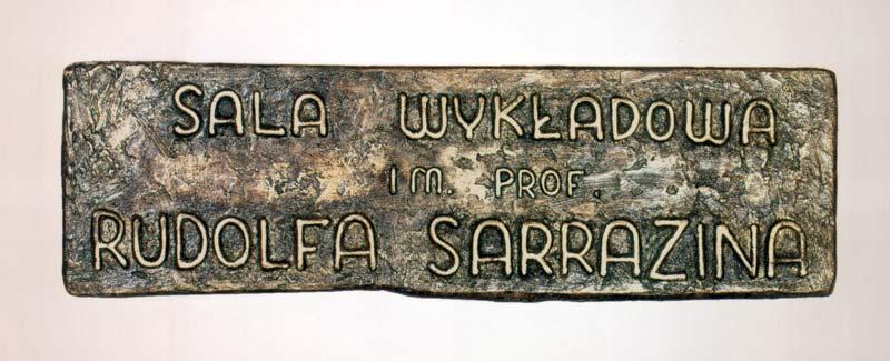 Rudolf Willi Sarrazin (1906 1974) Rycina 3. Tablica przed salą wykładową w Collegium Stomatologicum UMP Figure 3.