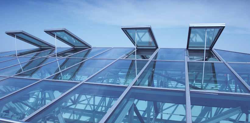 REFERENCJE Wyższa Szkoła Muzyczna Monachium Budynek Wyższej Szkoły Muzycznej w Monachium pokazuje możliwości oszczędności energetycznych, jakie oferują szklane konstrukcje dachowe LAMILUX w przypadku