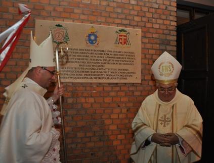 Przełomowym wydarzeniem w historii tego miejsca było wydanie przez pasterza diecezji bydgoskiej specjalnego dekretu ustanawiającego świątynię Matki Boskiej Królowej Męczenników sanktuarium.