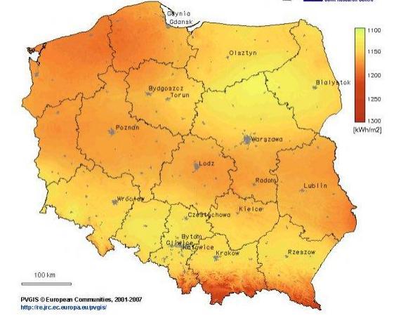 Szacowanie napromieniowania Dla Polski suma promieniowania bezpośredniego i pośredniego wynosi w zależności od położenia od 900