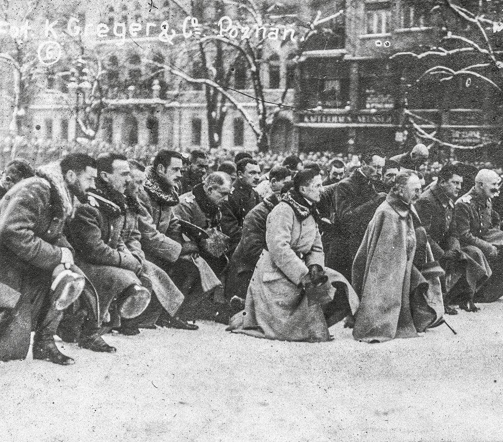 Głównodowodzący sił zbrojnych b. zaboru pruskiego i oficerowie Dowództwa Głównego podczas mszy św. poprzedzającej zaprzysiężenie wojska w dniu 26 stycznia 1919 r., Poznań, ówczesny pl.