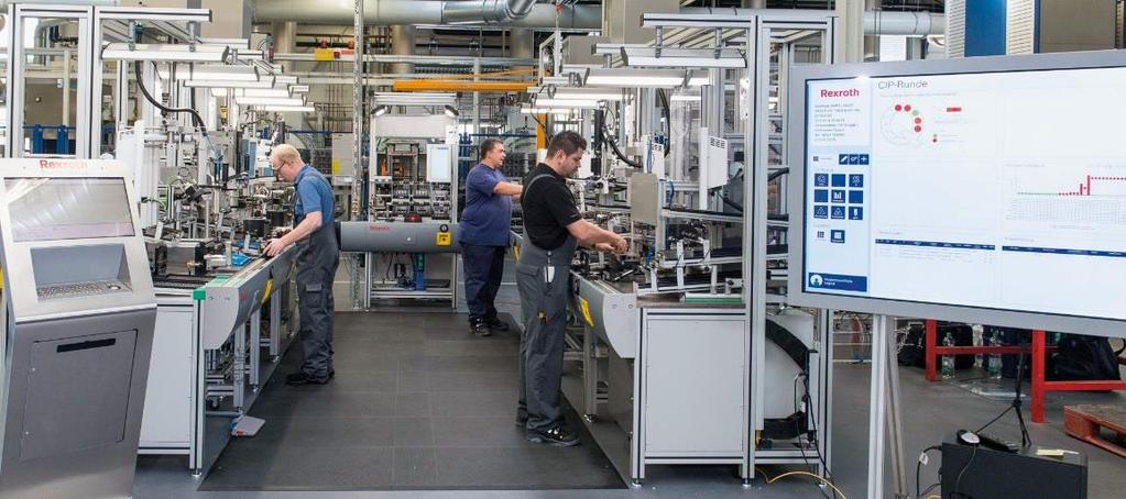 Na linii produkcyjnej w Homburgu firma Bosch Rexroth montuje ponad 200 różnych wariantów zaworów hydraulicznych przy użyciu jednej uniwersalnej linii produkcyjnej bez konieczności modyfikowania