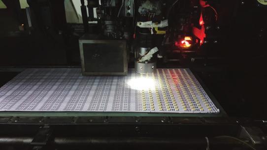 zagraniczne fabryki, żeby osobiście uczestniczyć w procesie produkcyjnym taśm LED.