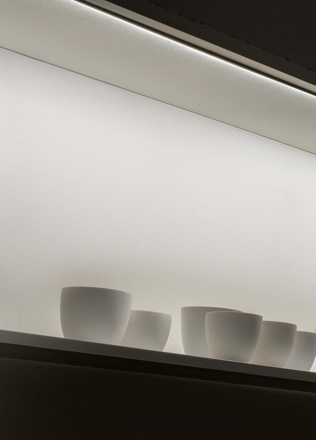 COMETA NGL Światło łączy się z kątami The light integrates with angles Profil kątowy Wysoka efektywność Prosty montaż Angle profile High