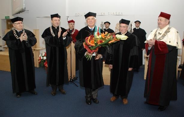 Przy fortepianie akompaniował Krzysztof Anczyk. 20 stycznia w Centrum Edukacyjno-Kongresowym odbyła się uroczystość nadania godności doktora honoris causa Politechniki Śląskiej prof.