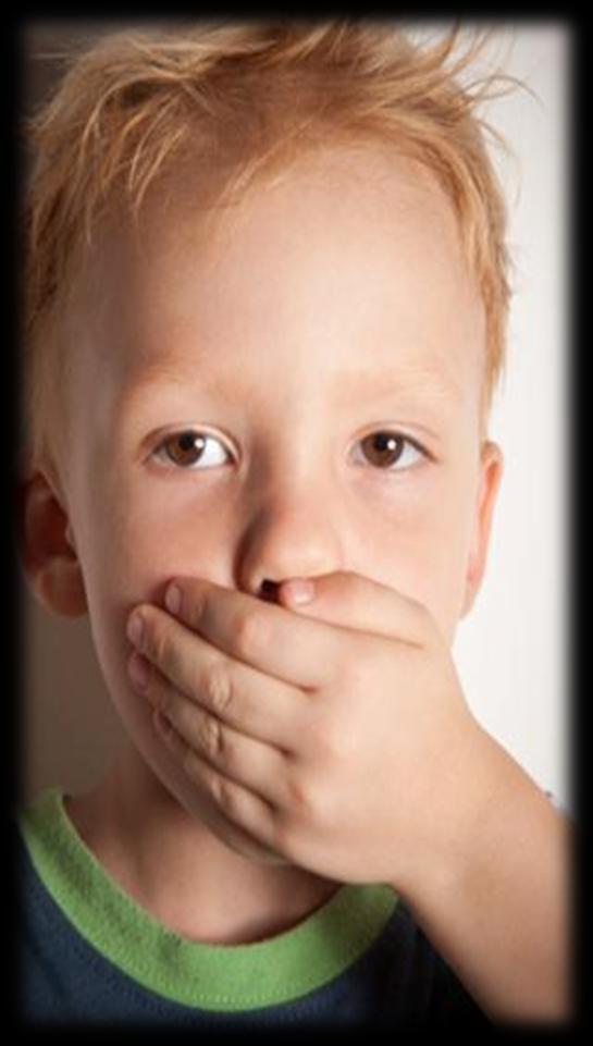 Wysiłek dziecka podczas mówienia i normalny stres towarzyszący dojrzewaniu mogą być bezpośrednimi czynnikami powodującymi krótkie powtórzenia, zawahania i przeciągania dźwięków, które są