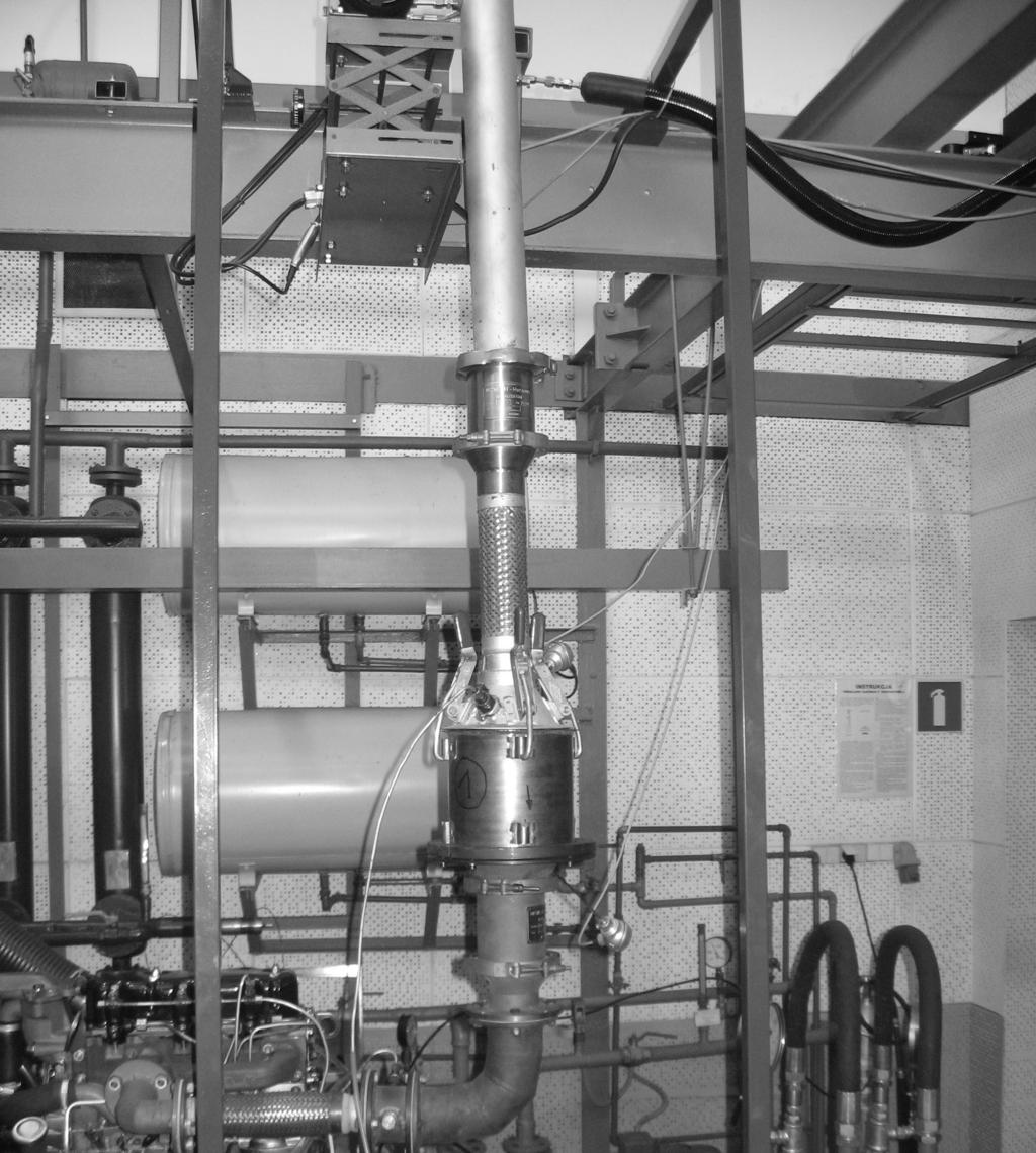 132 PROBLEMY EKSPLOATACJI 1-21 Przyjęto, że reakcja utleniania NO do NO2 w reaktorze DOCNO2 ma istotny wpływ na podniesienie szybkości i skuteczności utleniania PM w filtrze spalin.