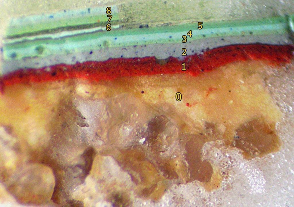 Na tynku odnaleziono kilka warstw, pierwsza to warstwa koloru czerwonego.