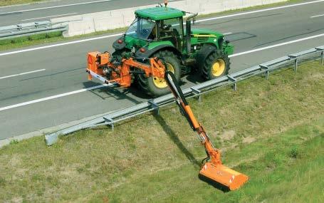 Ramię wysięgnikowe wyposażone jest w niezależny układ hydrauliczny renomowanego producenta z chłodnicą i 200 litrowym zbiornikiem oleju.