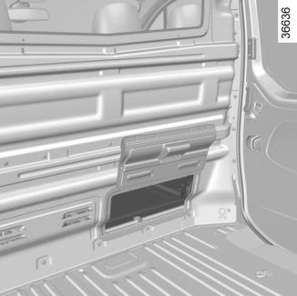 SCHOWKI, ELEMENTY WYPOSAŻENIA KABINY (9/9) 37 39 B 41 38 Wnęka 38 i klapka 40 Zależnie od długości przedmiotów przewożonych w tylnej części przestrzeni