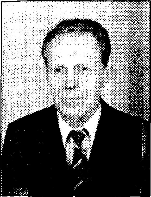 Po ukończeniu Liceum Ogólnokształcącego w Krośnie (1954) studiował historię na Uniwersytecie Jagiellońskim w Krakowie (1954-58).