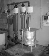 8- izolacja cieplna. W skali laboratoryjnej wykonano model mieszarki wyposaŝonej w instalację podciśnieniową rys.11.
