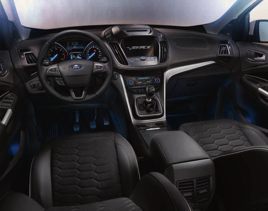 10. kierunkach Przednie fotele podgrzewane, z regulacją temperatury Radioodtwarzacz CD/MP3 z Ford SYNC 3 kolorowy wyświetlacz dotykowy 8", Bluetooth, 9 głośników