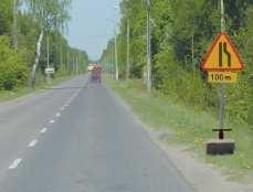 271.Znak ten umieszczony na drodze o dopuszczalnej prędkości 70 k/h, oznacza Ŝe naleŝy spodziewać się zwęŝenia