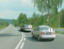346.W tej sytuacji kierujący pojazdem 1: A. moŝe rozpocząć wyprzedzanie pojazdu 2, B. moŝe wjechać na sąsiedni pas ruchu, C.