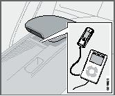 10 System audio-telefoniczny Regulacja dźwięku 10 Gniazdo USB/iPod (opcjonalnie) Do gniazda w konsoli środkowej można podłączyć pamięć przenośną USB lub odtwarzacz ipod.