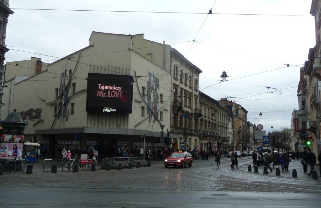 115 Fot. nr 222 (222-225). Teatr Bagatela w narożu z ulicą Krupniczą 1.