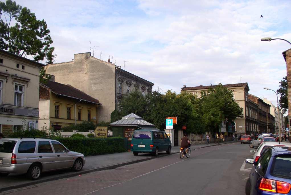 142 Fot. nr 276. Ogrodowe przedpole domów z ulicy Krupniczej przed posesjami o numerach: 17 i 19. (18.