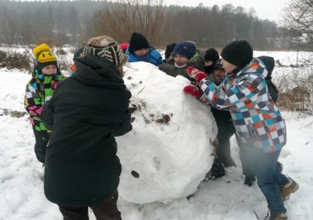 chłopcy dobrze wspominają. Standardowo mamy dwa treningi dziennie oraz zabawy edukacyjne i rozwojowe.