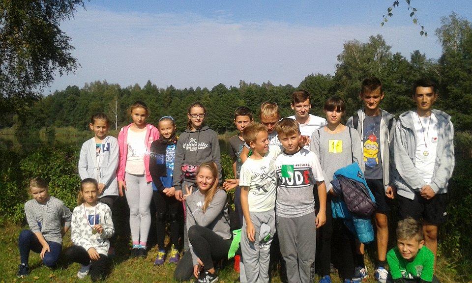 "Bieg Szewców" Dnia 26.09.17r. na stawach wędkarskich w Chełmku odbył sie 39 Bieg Szewców. Naszą szkołę reprezentowało 16 uczniów ze szkoły podstawowej i gimnazjum.
