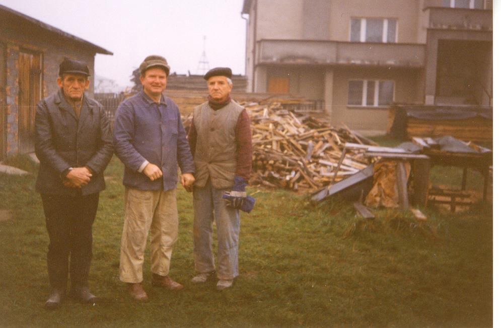 Na placu budowy Rok 1993 Od lewej stoją: