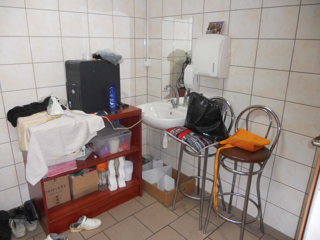 POWIATOWA STACJA SANITARNO- EPIDEMIOLOGICZNA W SZAMOTUŁACH Zdjęcie 3 Zdjęcie 4 W porównaniu z rokiem ubiegłym zmniejszyła się liczba obiektów, w których stwierdzono uchybienia.