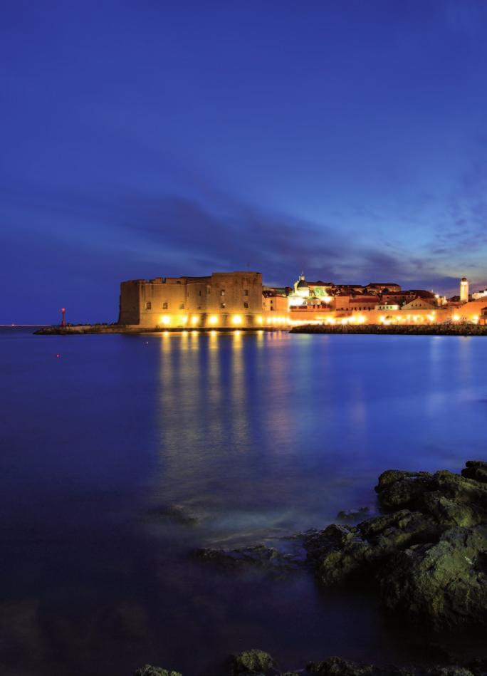 36 Szlaki Starych Kapitanów SZLAK POŁUDNIOWODALMATYŃSKI Dubrovnik 5 Szlaki Starych Kapitanów wyznaczają tereny wydarzeń historycznych i walk o wolność, tereny, gdzie od dawien dawna był rozwinięty