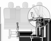 Fotele, elementy bezpieczeństwa 57 Przed złożeniem lub wyjęciem tylnych foteli najpierw odpiąć pasy bezpieczeństwa skrajnych foteli od ich zamków i umieścić klamry w obudowach.
