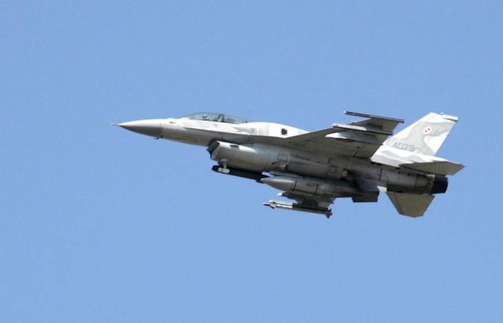 Polski samolot F-16 podczas ćwiczeń w 2010 roku. Fot. Normunds Mezins/US DoD.