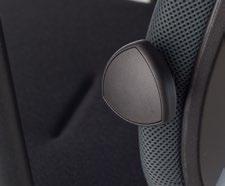 Thanks to a flexible upright, the height and depth of the headrest can be adjusted easily.