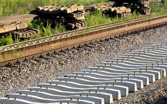 Podkłady betonowe Belki betonowe w postaci monobloków: podkłady strunobetonowe wstępnie spręż ężone strunami stalowymi, najczęś ęściej