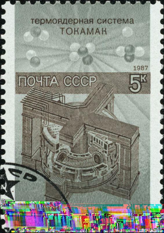 2.2 Tokamak Koncepcję tokamaka stworzyli w 1950 r. Igor J. Tamm i Andriej D. Sacharow. W 1956 r. w Instytucie Energii Atomowej w Moskwie powstało pierwsze urządzenie tego typu.