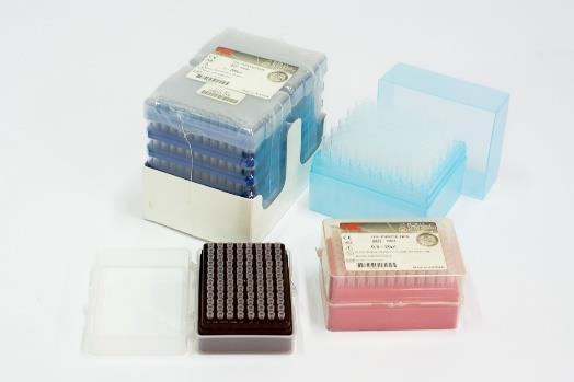 Końcówki do pipet automatycznych HTL, sterylne: pakowane w autoklawowalne pudełka końcówki i pudełka wykonane z polipropylenu (PP) wolne od DNaz, RNaz i pirogenów wyroby medyczne do diagnostyki in