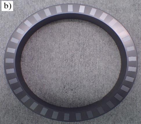 . Ring with set of recesses before (a) and after (b) surface cleaning with an abrasive cloth Rys.