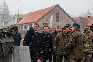 Podczas wielkanocnego spotkania z żołnierzami Wielonarodowej Batalionowej Grupy Bojowej NATO, wzmacniającej wschodnią flankę Sojuszu Północnoatlantyckiego, szef rządu oraz minister obrony