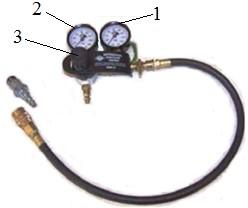 Kontrola szczelności cylindra metodą różnicową 1 miernik szczelności, 2 manometr ciśnienia, 3 regulacja ciśnienia Rys. 1. Przyrząd do kontroli szczelności cylindrów silnika metodą różnicową Wykaz czynności procesu kontroli szczelności cylindra metodą różnicową 1.