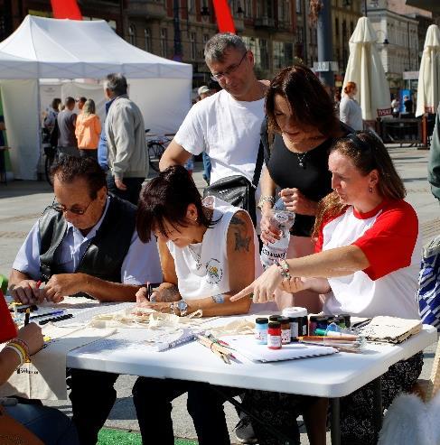 skorzystało 135 organizacji, W 2017 roku ponad 1000 razy organizacje korzystały z