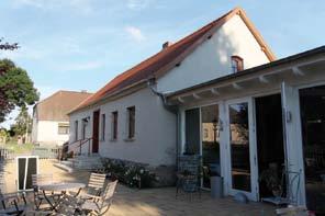 Damerow, Gutsmuseum mit Café Das Gutsmuseum mit Cafè in Damerow ist im restaurierten Küsterschulhaus aus dem frühen 18. Jahrhundert untergebracht.