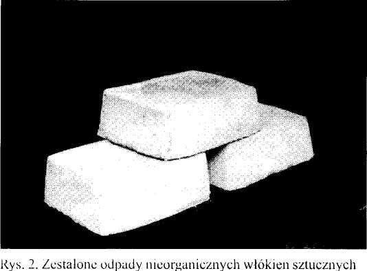 Otrzymywanie i ocena kształtek z odpadowych włókien mieszanych (skala półtechniczna) Zgodnie z przedstawioną powyżej recepturą wyprodukowano w skali półtechnicznej informacyjną partię kształtek,