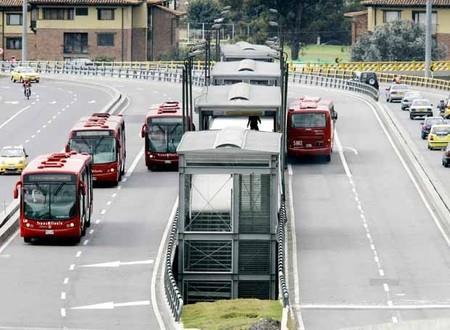 Inteligentne systemy transportowe połączenie technologii informacyjnych i komunikacyjnych z infrastrukturą transportową i pojazdami są kolejnym przykładem na to, jak można pozytywnie wpływać na