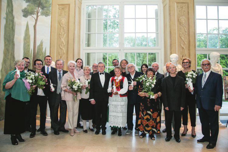 100-lecie działalności, otrzymało nagrodę w kategorii upowszechnianie kultury.