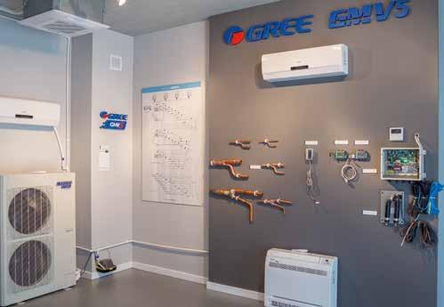 Centrum Gree daje zatem możliwość poznania urządzeń oraz ich osprzętu na żywo przy pracujących urządzeniach.
